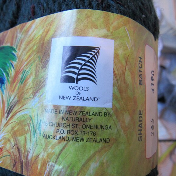 Lot of 4 sks Tussock New Zeland Yarn 100g each,85% NZ Wool, Dark Olive(green) - Picture 5 of 6